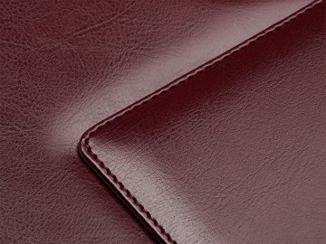 třešňově červená